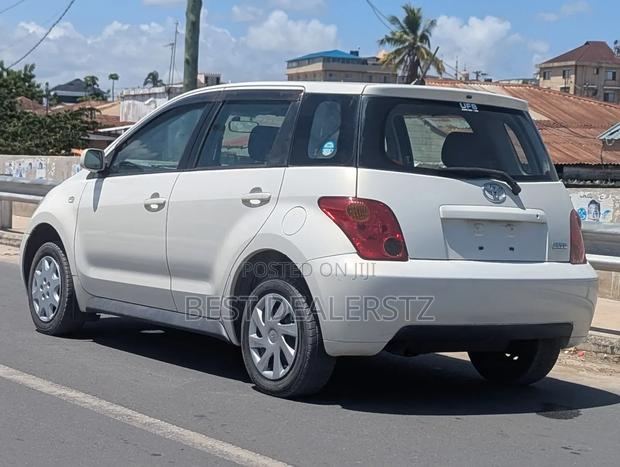 Toyota IST 2004 White