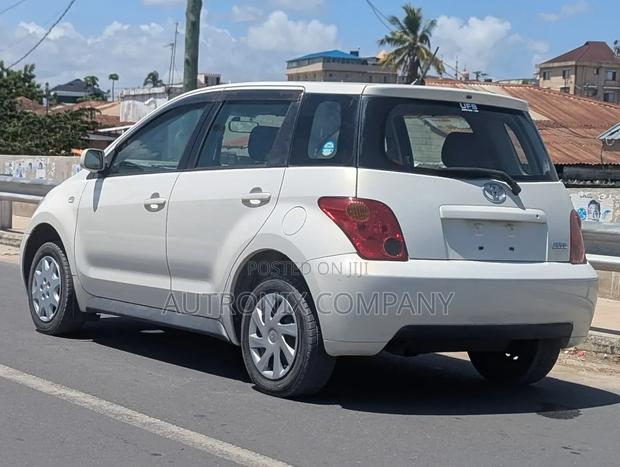 Toyota IST 2004 White