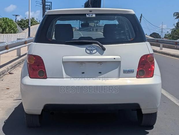 Toyota IST 2004 White