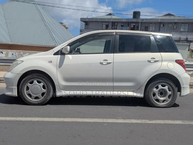 Toyota IST 2002