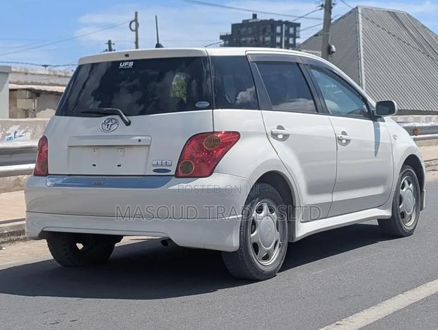 Toyota IST 2002