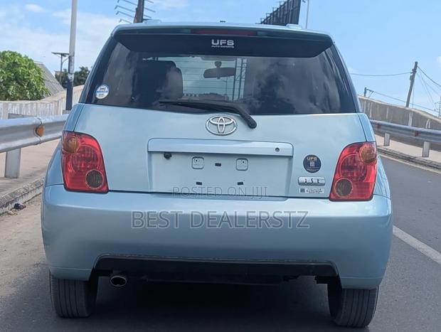 Toyota IST 2004 Blue