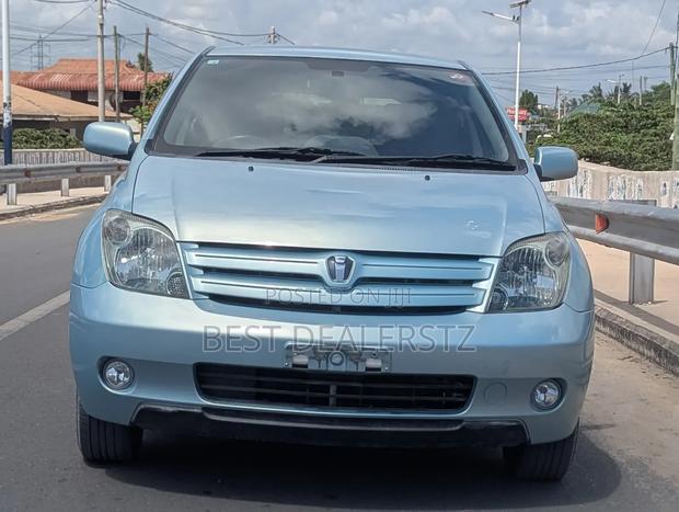 Toyota IST 2004 Blue