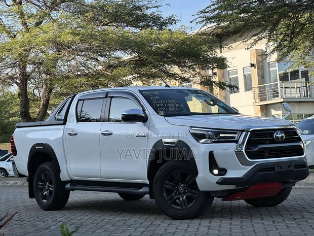 Toyota Hilux 2020 White