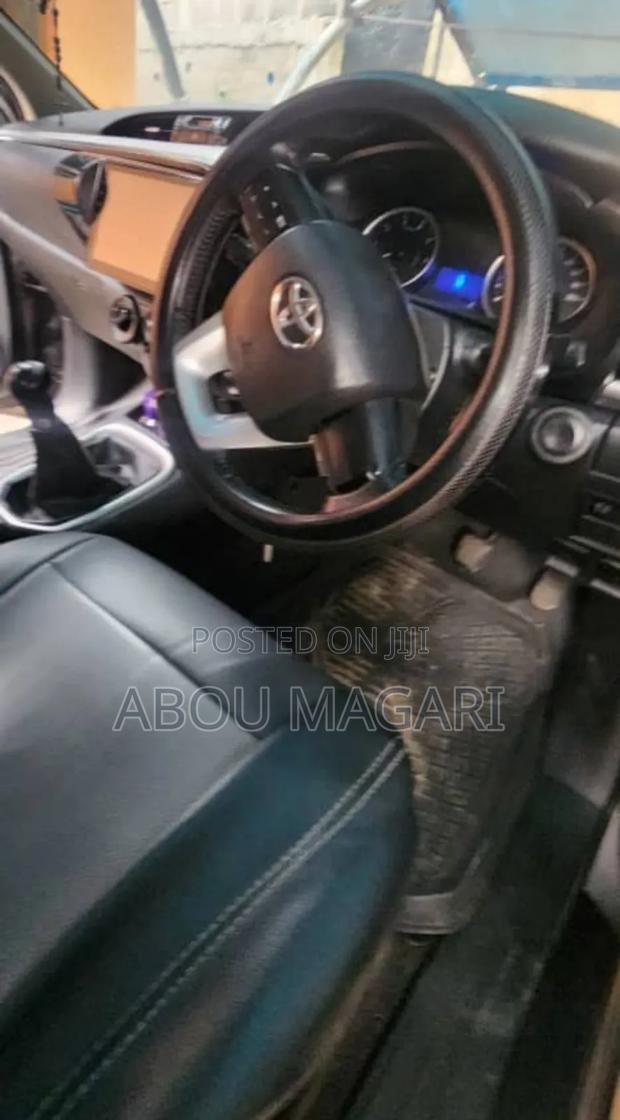 Toyota Hilux 2017 Gray