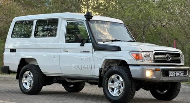 Toyota Land Cruiser 2015 White