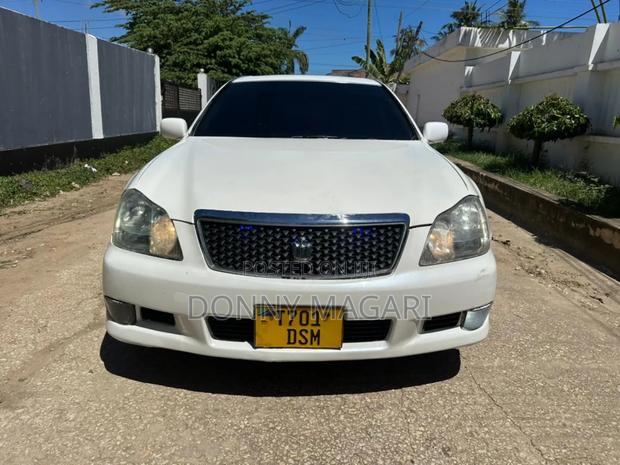 Toyota Crown 2007 White
