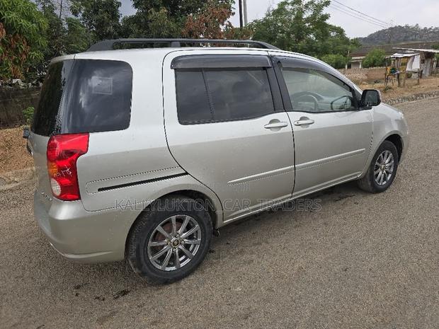 Toyota Raum 2006 Gold