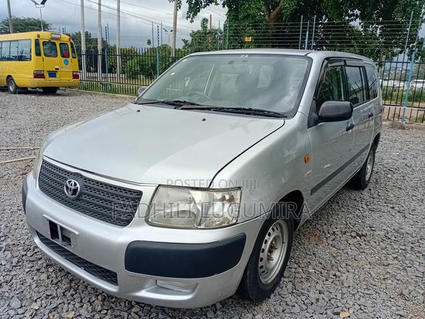 Toyota Succeed 2004 Silver