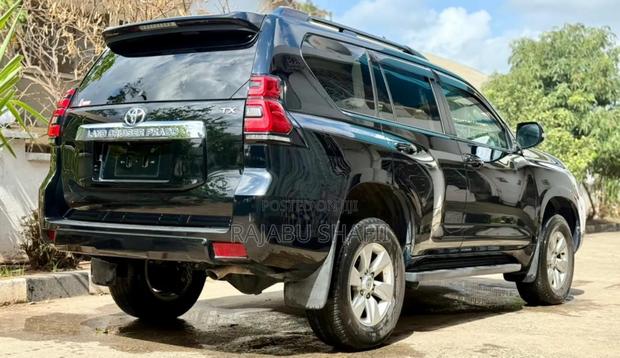 Toyota Land Cruiser Prado 3.0 172hp 2018 Black