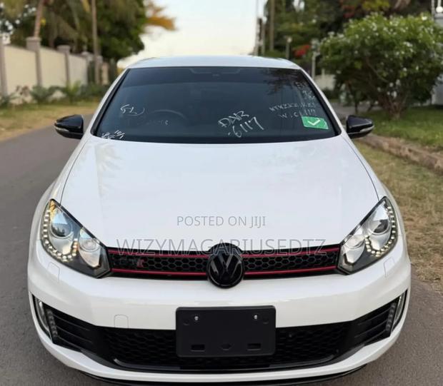 Volkswagen Golf 2011 Off white