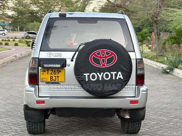 Toyota Land Cruiser Prado 2001 Gray