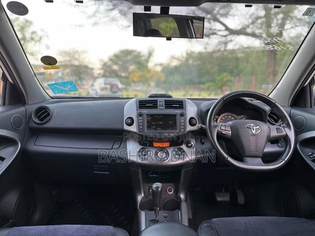 Toyota Vanguard 2010 Off white
