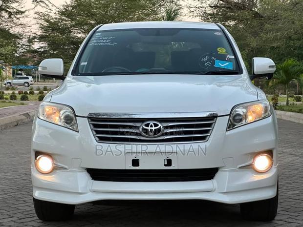 Toyota Vanguard 2010 Off white