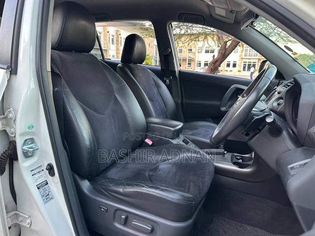Toyota Vanguard 2010 Off white