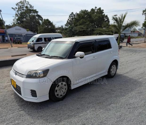 Toyota Corolla Rumion 2008 White