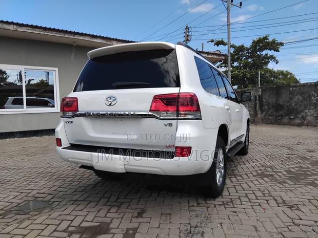 Toyota Land Cruiser 2017 White
