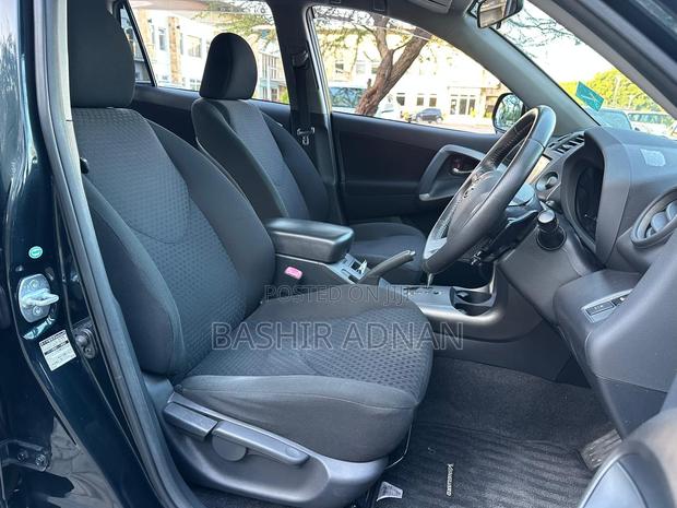 Toyota Vanguard 2010 Blue