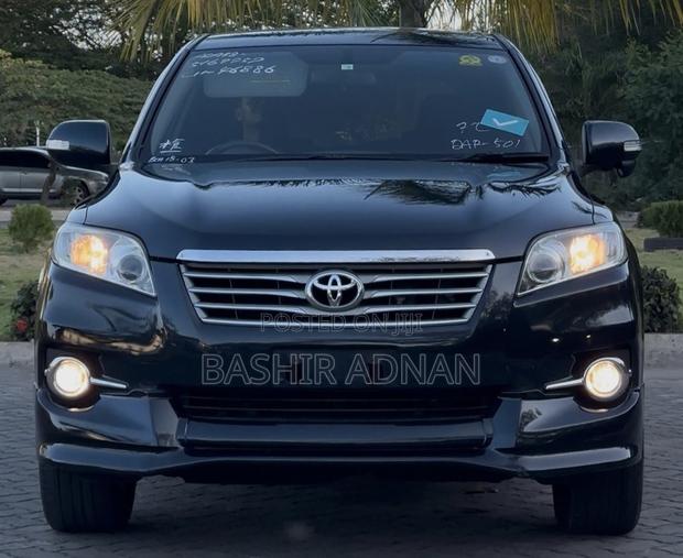 Toyota Vanguard 2010 Blue