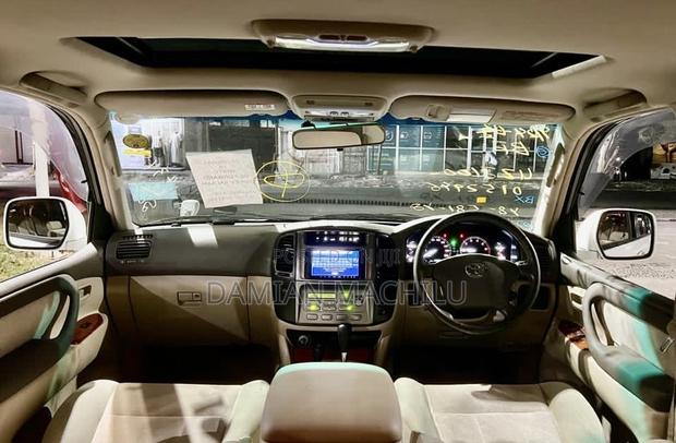Toyota Land Cruiser 2006 White