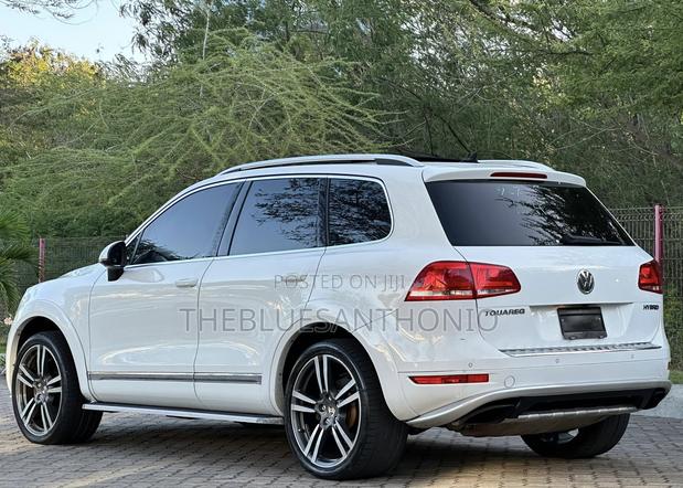 Volkswagen Touareg 2013 White