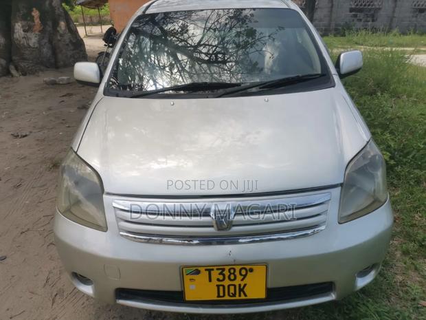 Toyota Raum 2007 Silver