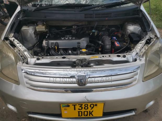 Toyota Raum 2007 Silver