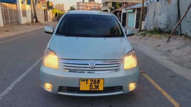 Toyota Raum 2010 Blue