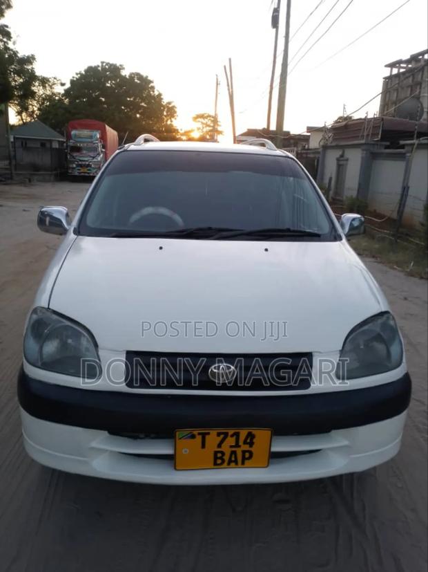 Toyota Raum 2004 White