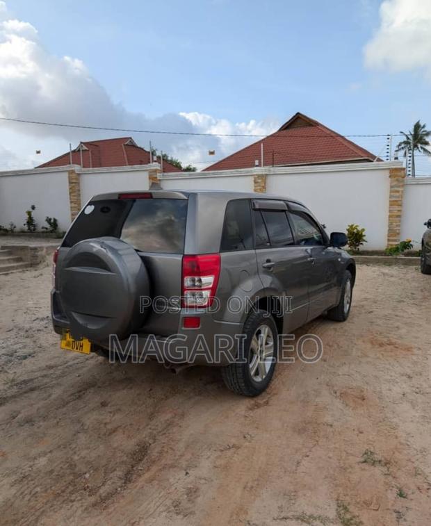 Suzuki Escudo 2008 Gray