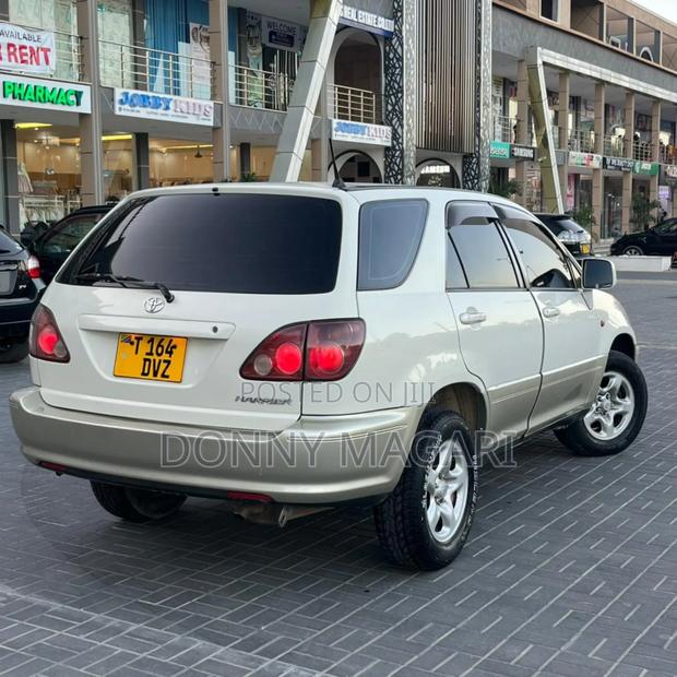 Toyota Harrier 1999 White