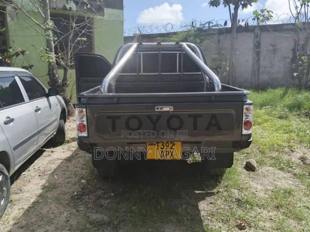 Toyota Hilux 2010 Black
