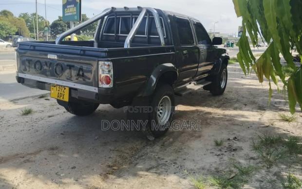 Toyota Hilux 2010 Black