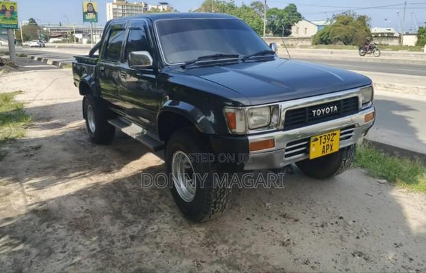 Toyota Hilux 2010 Black