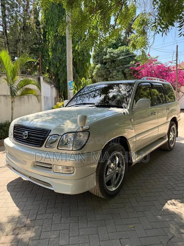 Toyota Land Cruiser 2003 White