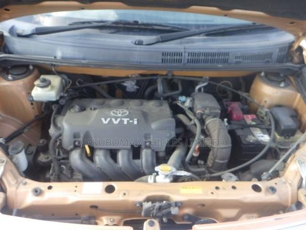 Toyota Raum 2008 Orange