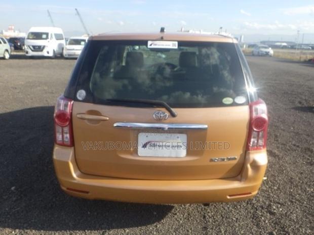 Toyota Raum 2008 Orange