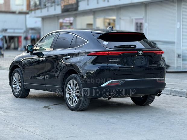 Toyota Harrier 2.0 2021 Black
