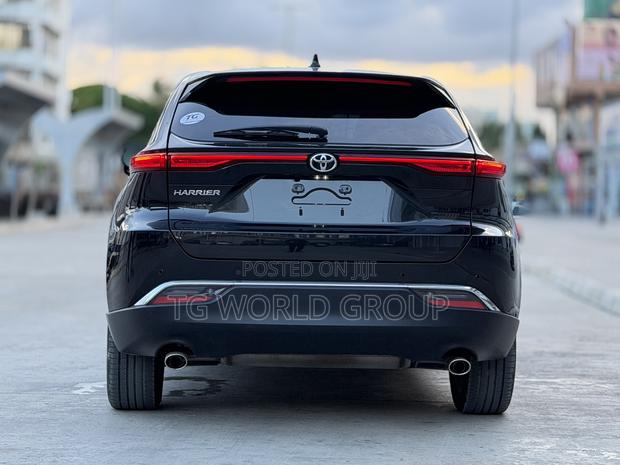 Toyota Harrier 2.0 2021 Black