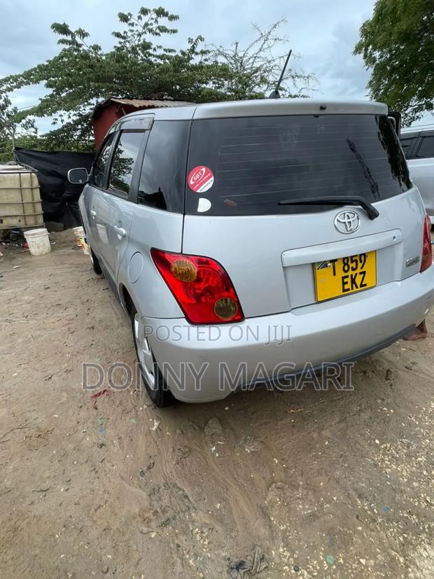 Toyota IST 2005 Silver