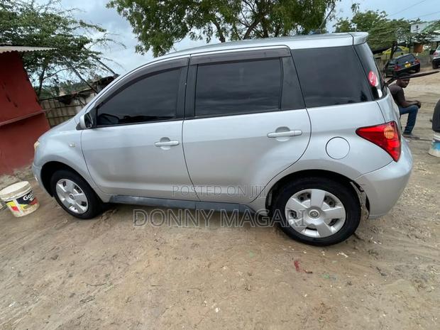 Toyota IST 2005 Silver
