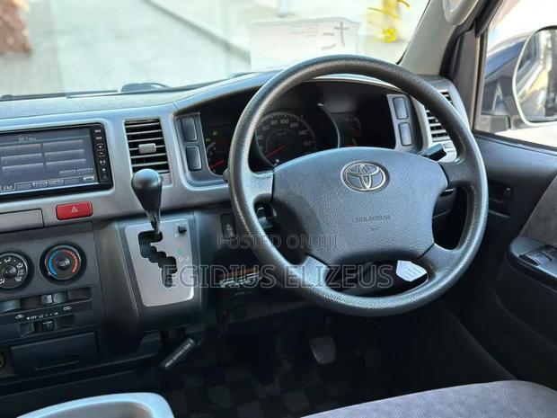 Toyota HiAce 2006 Gray