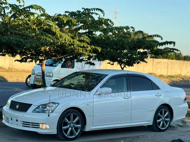 Toyota Crown 2004 White