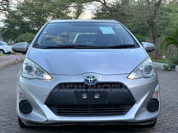 Toyota Aqua 2011 Silver