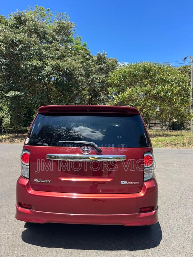 Toyota Corolla Rumion 2011 Red