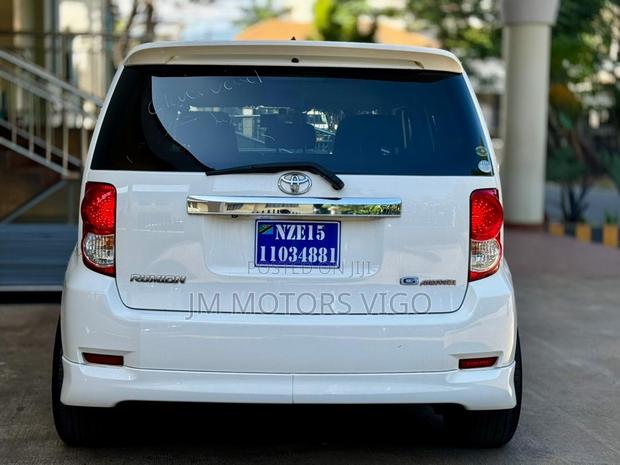 Toyota Corolla Rumion 2008 White