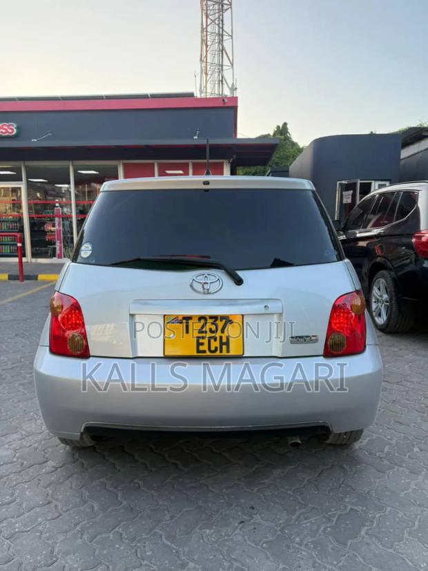 Toyota IST 2004 Silver