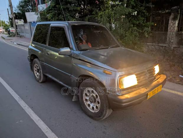 Suzuki Escudo 2002 Gray