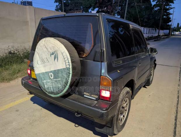 Suzuki Escudo 2002 Gray
