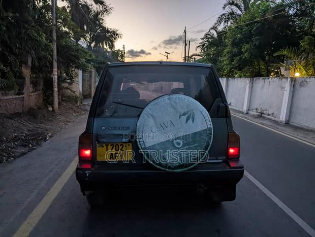 Suzuki Escudo 2002 Gray